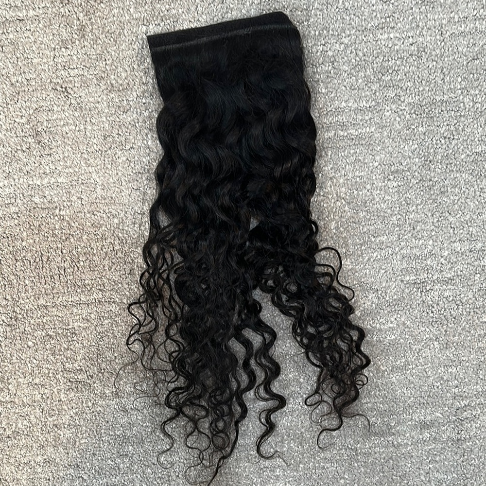 Luxurious Black Wavy Hair Extension Size 20